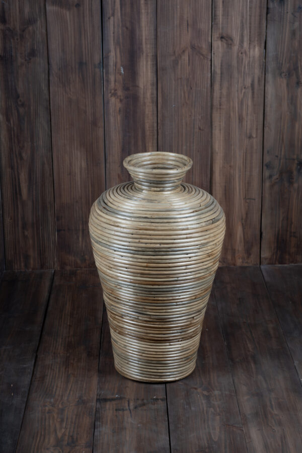 Cane vase type 3